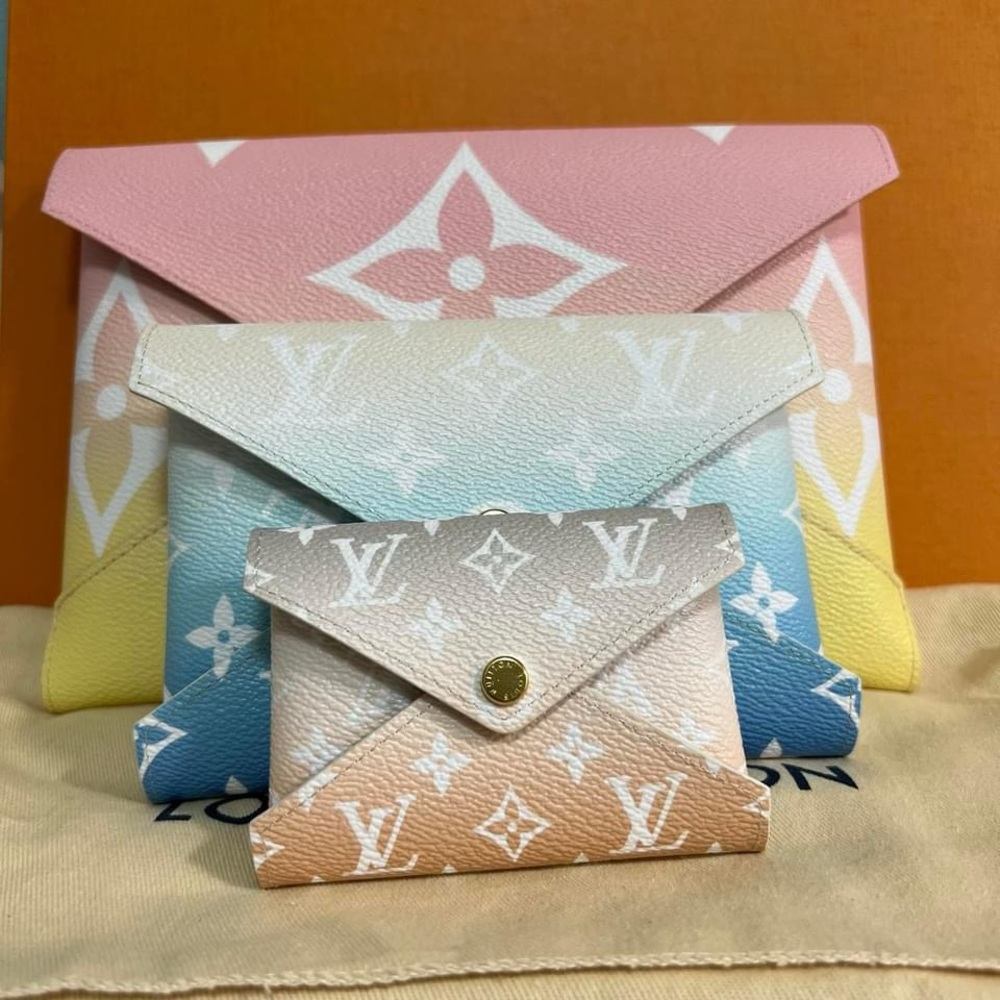 🎀 Louis Vuitton Kirigami clutch by the pool Multiple colors LIKE NEW - Picture 1 of 1